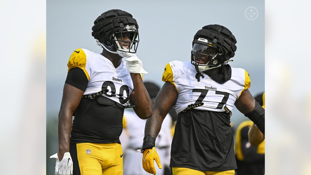 Pittsburgh Steelers center Mason Cole (61) participates in the NFL football  team's training camp workout in Latrobe, Pa., Tuesday, Aug. 1, 2023. (AP  Photo/Barry Reeger Stock Photo - Alamy