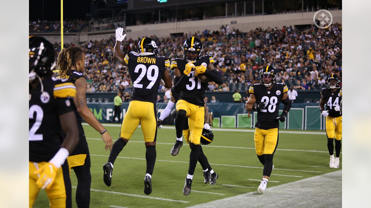 PHILADELPHIA, PA - AUGUST 12: Pittsburgh Steelers offensive guard John  Leglue (77) looks on during the preseason game between the Philadelphia  Eagles and the Pittsburgh Steelers on August 12, 2021 at Lincoln