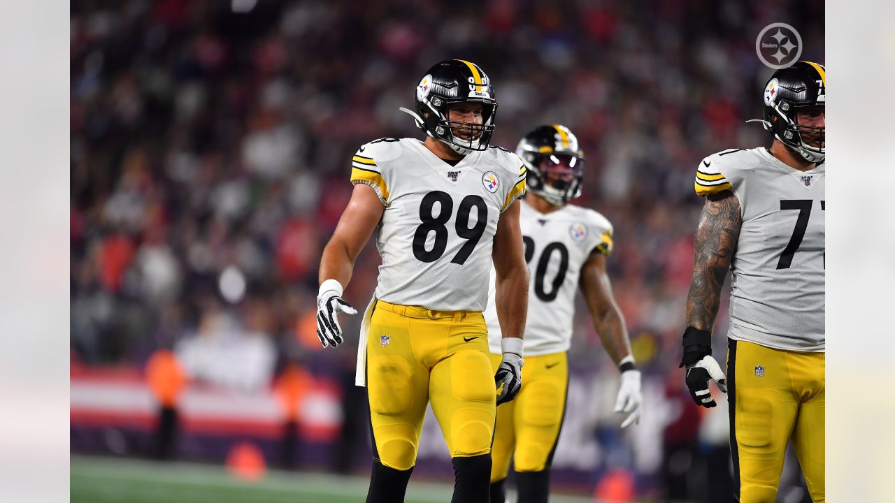 Pittsburgh Steelers tight end Vance McDonald (89) warms up before an NFL  football game against the Washington Football Team in Pittsburgh, Monday,  Dec. 7, 2020. (AP Photo/Barry Reeger Stock Photo - Alamy