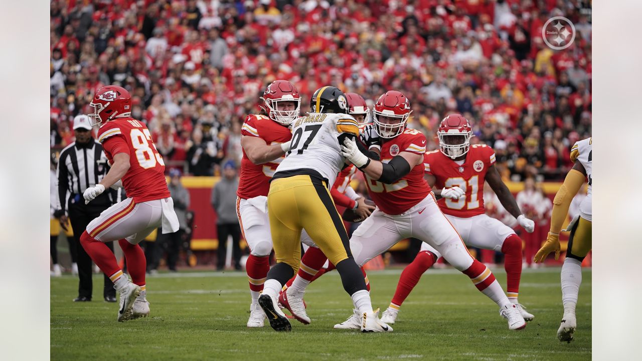 KANSAS CITY, MO - NOVEMBER 08: Kansas City Chiefs defensive end Frank Clark  (55) celebrates after a sack during the second half against the Kansas City  Chiefs at Arrowhead Stadium in Kansas