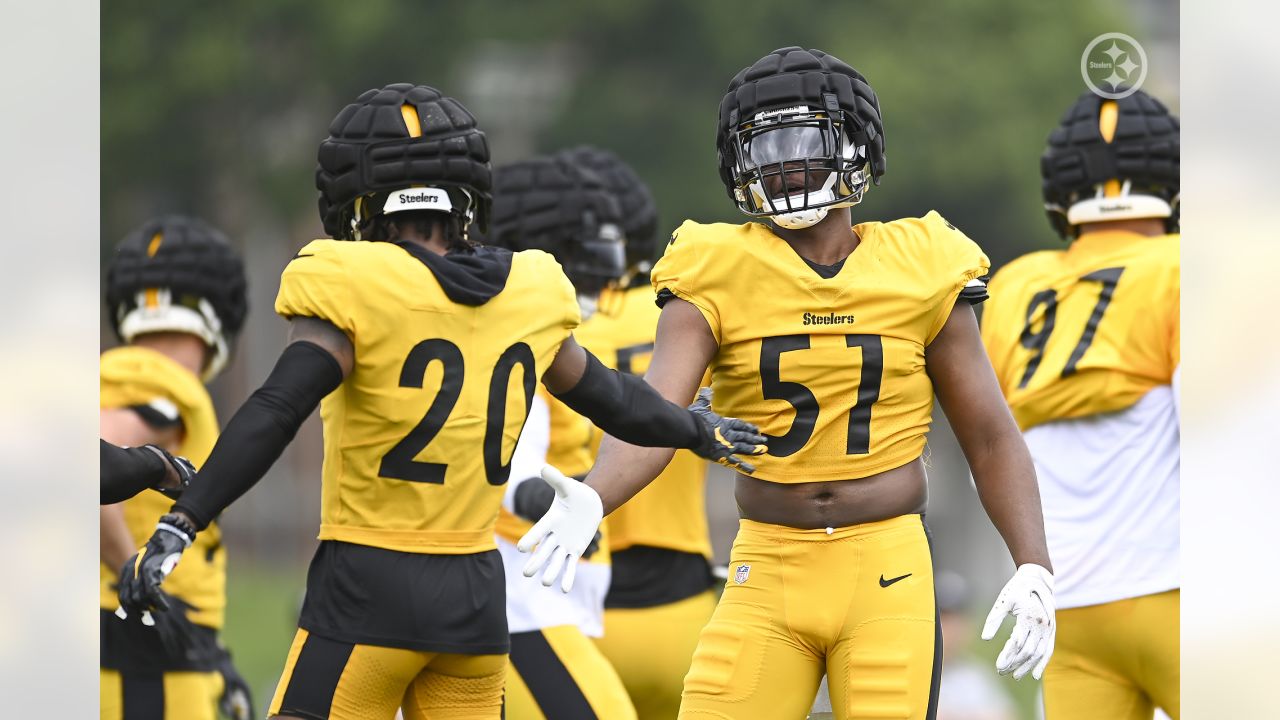 Pittsburgh Steelers linebacker Myles Jack (51) jogs to the locker