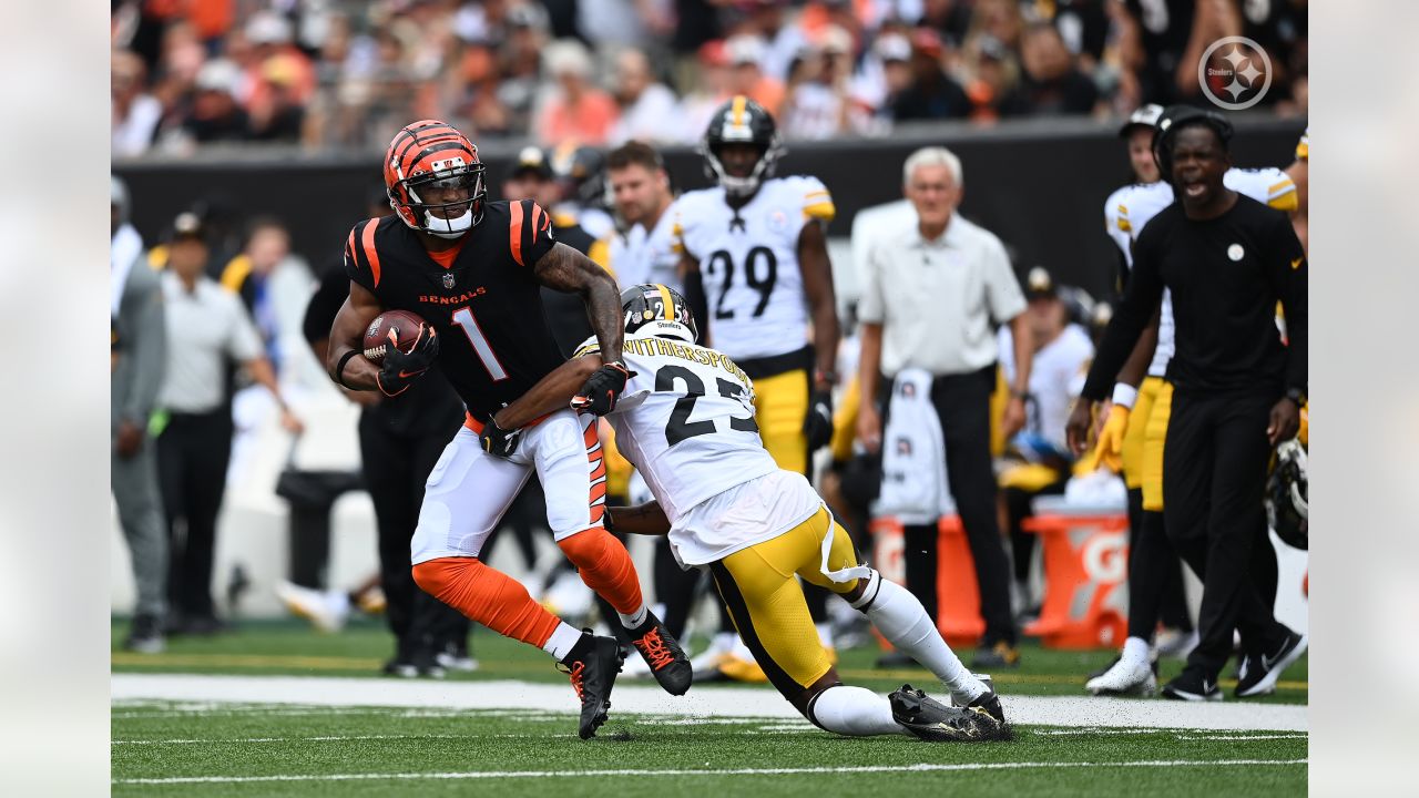 Sept 11th, 2022: Eli Aplle #20 during the Pittsburgh Steelers vs Cincinnati Bengals  game in Cincinnati, Ohio at Paycor Stadium. Jason Pohuski/CSM/Sipa  USA(Credit Image: © Jason Pohuski/Cal Sport Media/Sipa USA Stock Photo 