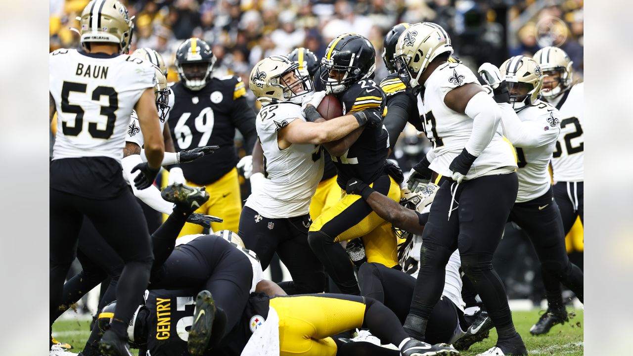 Pittsburgh, PA, USA. 19th Aug, 2023. Aug. 19, 2023: Najee Harris #22 during  the Pittsburgh Steelers vs Buffalo Bills preseason game in Pittsburgh PA at  Acrisure Stadium. Brook Ward/AMG. (Credit Image: ©