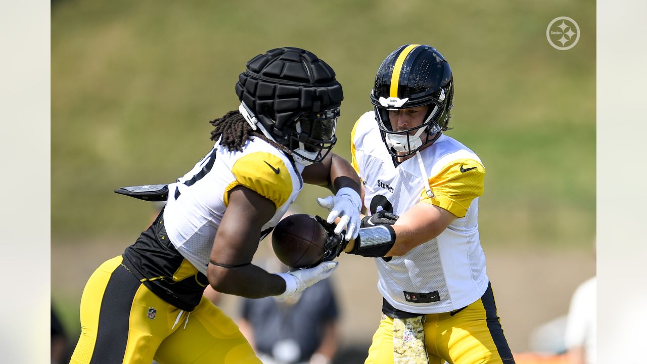 Steelers camp notes: Kenny Pickett must adjust to Calvin Austin's