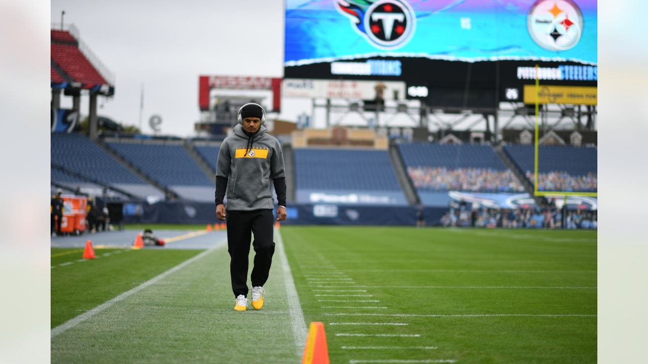 NASHVILLE, TN - OCTOBER 23: Tennessee Titans linebacker Joe