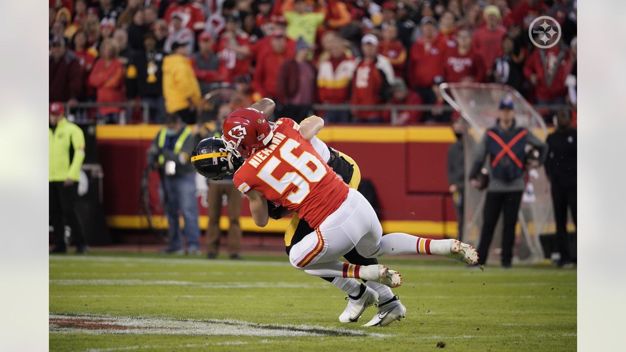 KANSAS CITY, MO - DECEMBER 26: Pittsburgh Steelers outside linebacker T.J.  Watt (90) during an NFL game between the Pittsburgh Steelers and Kansas  City Chiefs on Dec 26, 2021 at GEHA Field