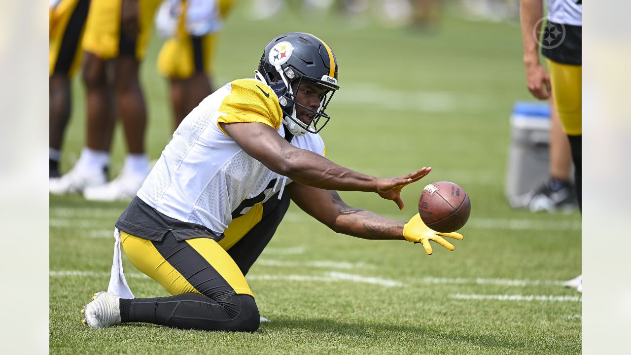 Pittsburgh Steelers center Mason Cole (61) participates in the NFL football  team's training camp workout in Latrobe, Pa., Tuesday, Aug. 1, 2023. (AP  Photo/Barry Reeger Stock Photo - Alamy