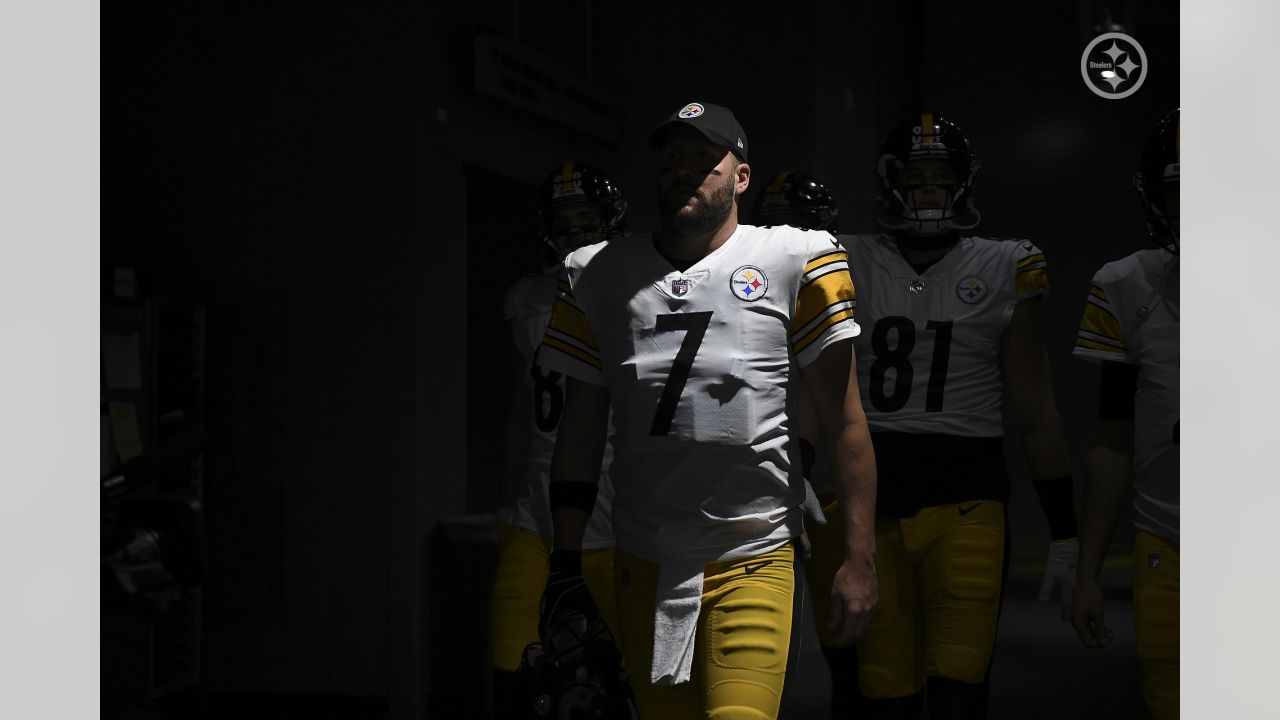 Minnesota Vikings punter Jordan Berry (3) on the field during pregame  warmups in an NFL football