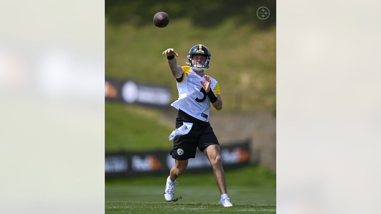 Pittsburgh Steelers running back James Conner (30) during an NFL football  training camp practice in Latrobe, Pa., Friday, July 26, 2019. (AP  Photo/Keith Srakocic Stock Photo - Alamy