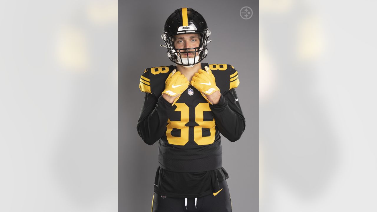 Pittsburgh Steelers tight end Pat Freiermuth (88) wears the color rush uniform during a photoshoot, Wednesday, June 1, 2022 in Pittsburgh, PA. (Karl Roser / Pittsburgh Steelers)