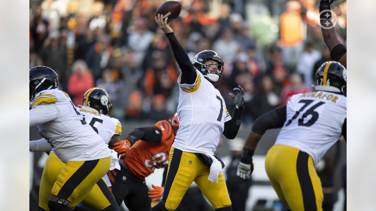 Cincinnati Bengals defeat the Pittsburgh Steelers 41-10