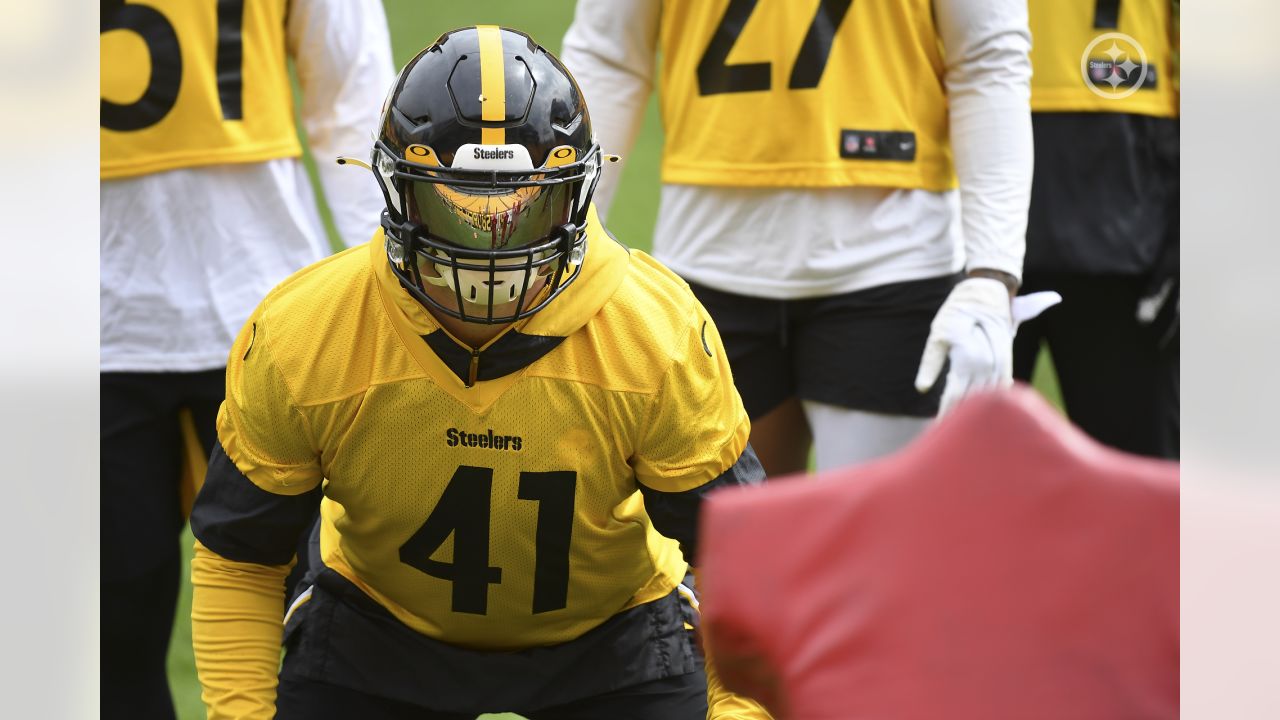 Tampa Bay Buccaneers safety Avery Young (39) runs to the line of scrimmage  as he defender during an NFL preseason football game against the Pittsburgh  Steelers, Friday, Aug. 11, 2023, in Tampa