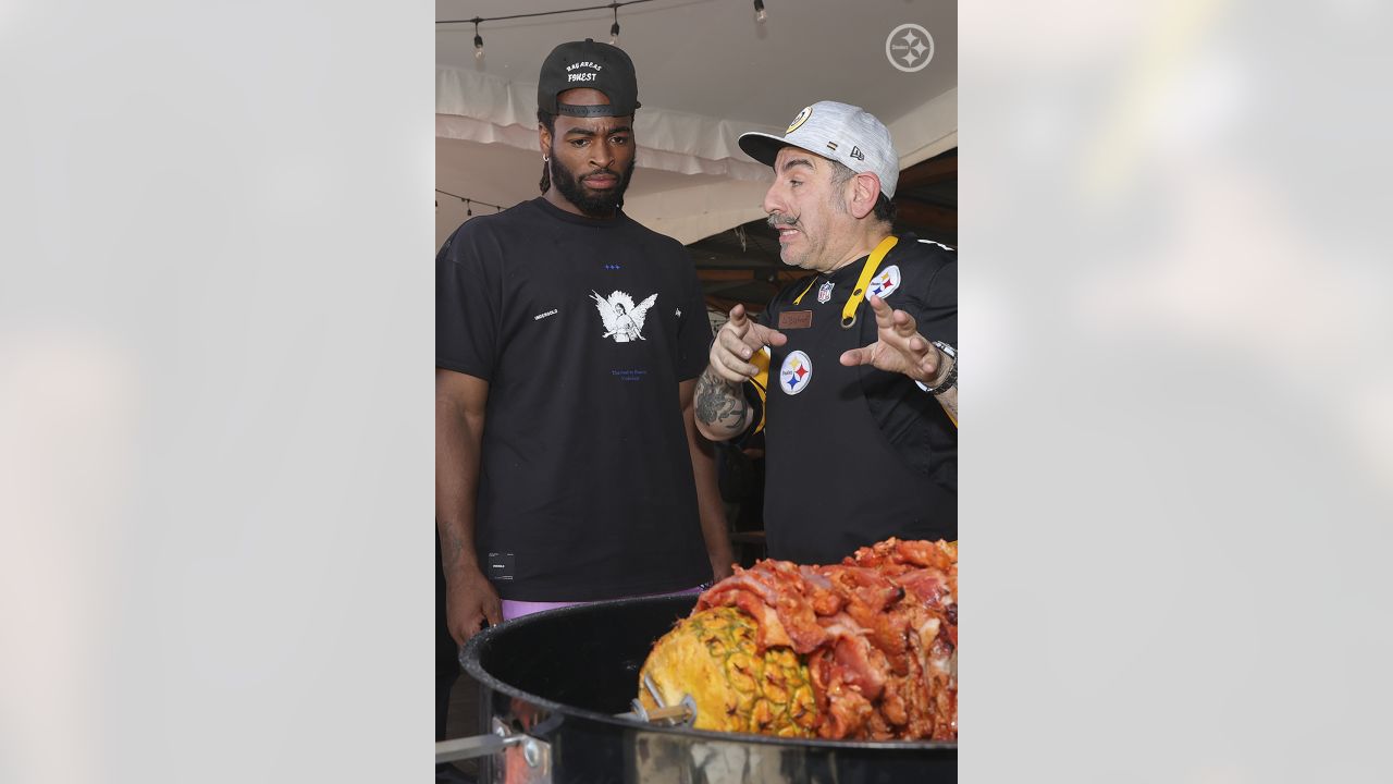 Najee Harris anunció la selección de 4ta ronda, cocinó con el Chef mexicano Aquiles Chavez, convivió con un equipo de football juvenil de niños y niñas en La Ciudad de México (Pablo Lomelin / Pittsburgh Steelers)