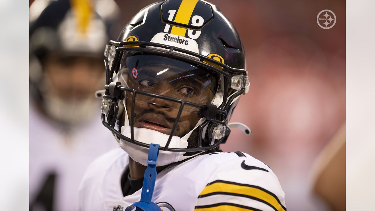 KANSAS CITY, MO - JANUARY 16: Pittsburgh Steelers wide receiver JuJu  Smith-Schuster (19) before an AFC wild card playoff game between the  Pittsburgh Steelers and Kansas City Chiefs on Jan 16, 2022