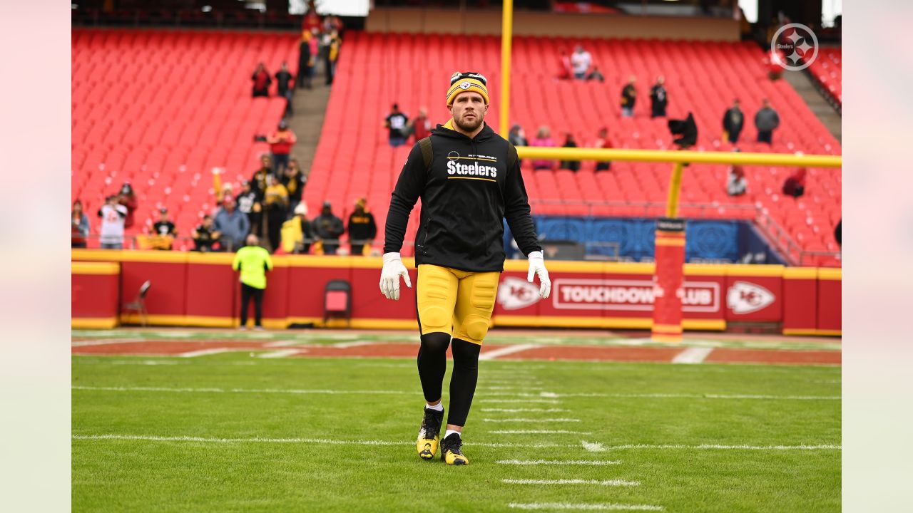 KANSAS CITY, MO - DECEMBER 26: Pittsburgh Steelers tight end Kevin Rader  (87) before an NFL game between the Pittsburgh Steelers and Kansas City  Chiefs on Dec 26, 2021 at GEHA Field