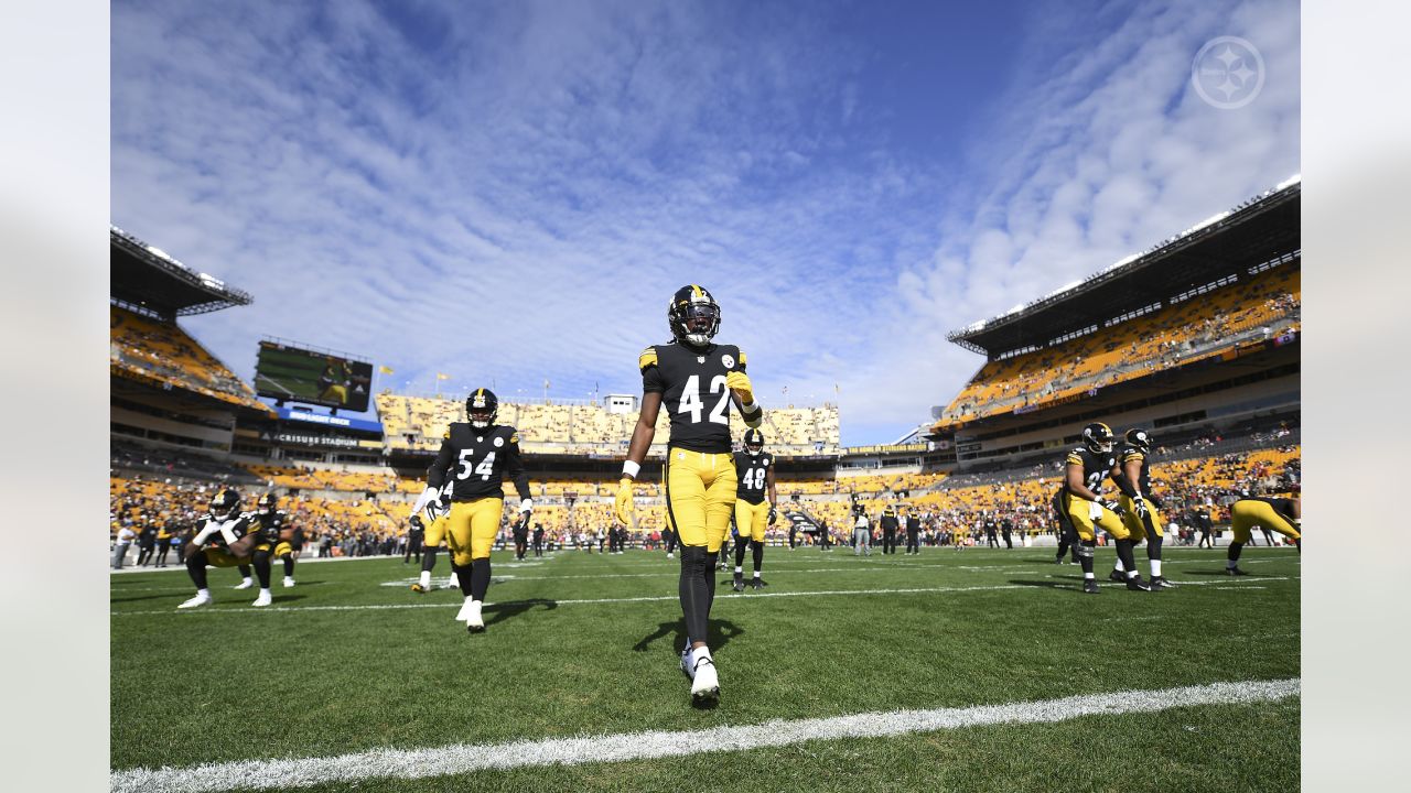 Pittsburgh, Pennsylvania, USA. 16th Oct, 2022. Oct. 16, 2022: Cameron  Hayward #97 and Mike Tomlin during the Pittsburgh Steelers vs. Tampa Bay  Buccaneers in Pittsburgh, Pennsylvania at Acrisure Stadium. (Credit Image: ©