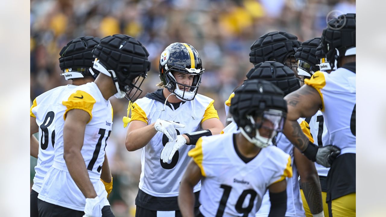 Pittsburgh Steelers running back James Conner (30) during practice at NFL  football training camp in Latrobe, Pa., Sunday, July 30, 2017 . (AP  Photo/Keith Srakocic Stock Photo - Alamy