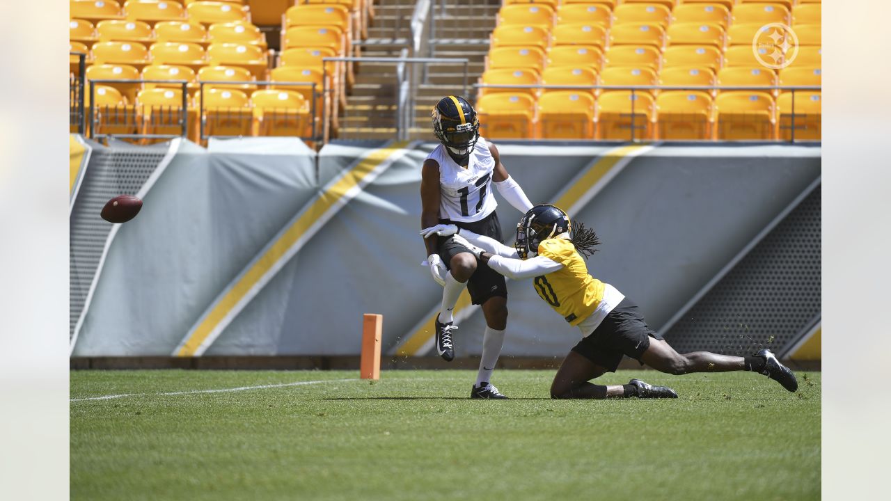 Steelers training camp: Huge turnout for last practice before pads