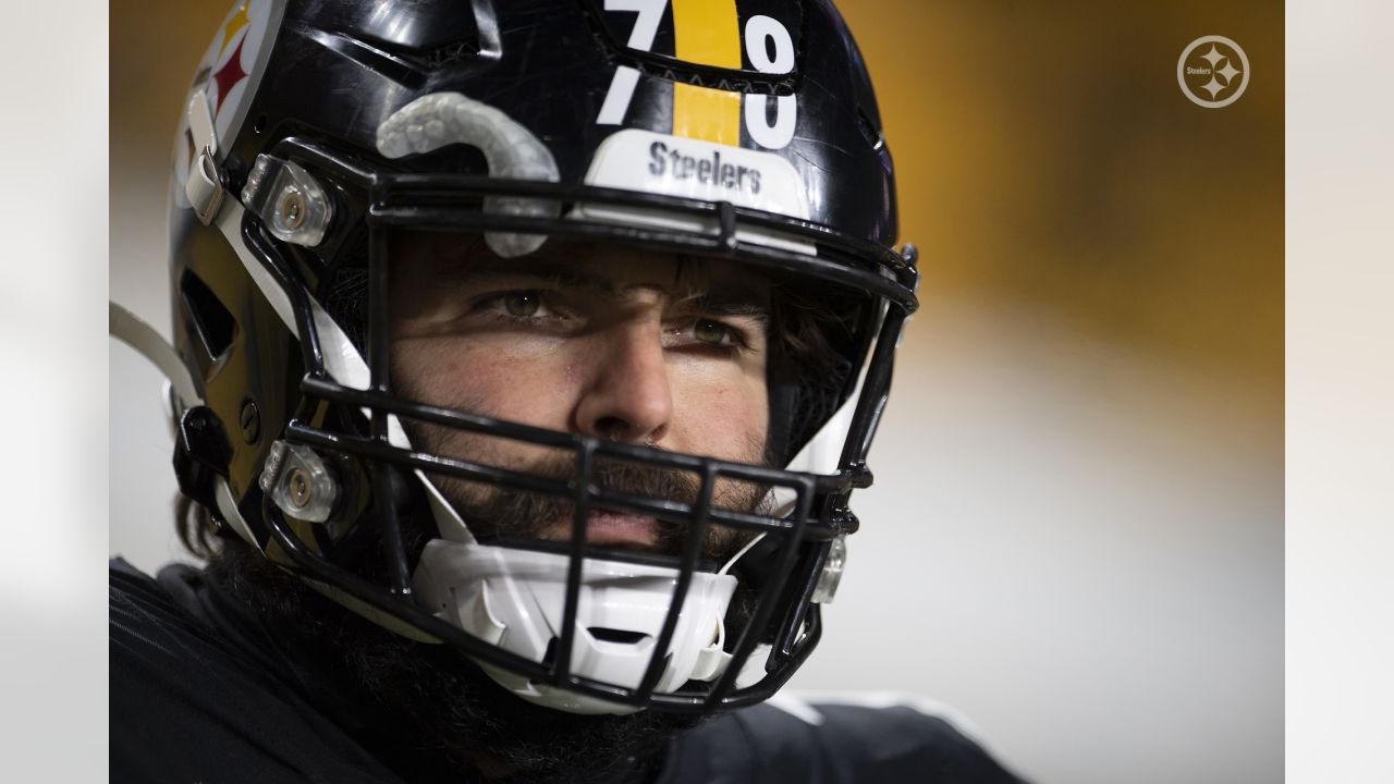 Pittsburgh Steelers' Alejandro Villanueva Informed Mike Tomlin He'd Honor  Fallen Veteran on Helmet - Sports Illustrated Pittsburgh Steelers News,  Analysis and More