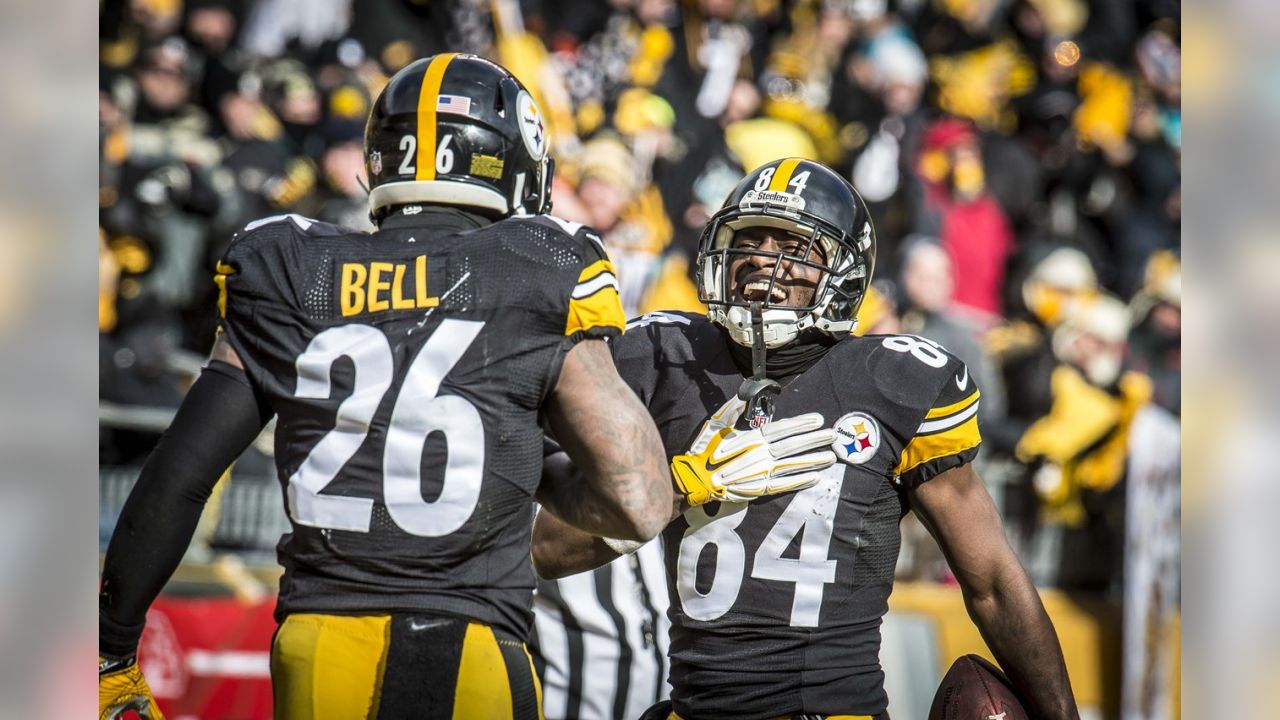 Bell powers Steelers past Dolphins, 30-12