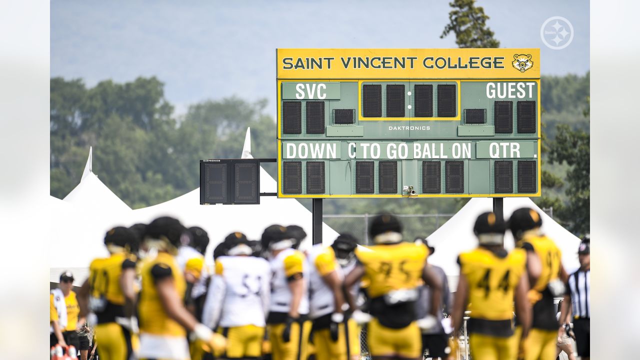 Pittsburgh Steelers center Mason Cole (61) participates in the NFL football  team's training camp workout in Latrobe, Pa., Tuesday, Aug. 1, 2023. (AP  Photo/Barry Reeger Stock Photo - Alamy