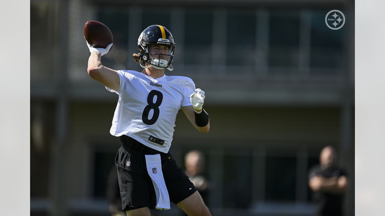 Kenny Pickett absolutely deserves to be Pittsburgh's Week 1 starter; a  quirky camp changeup in Detroit