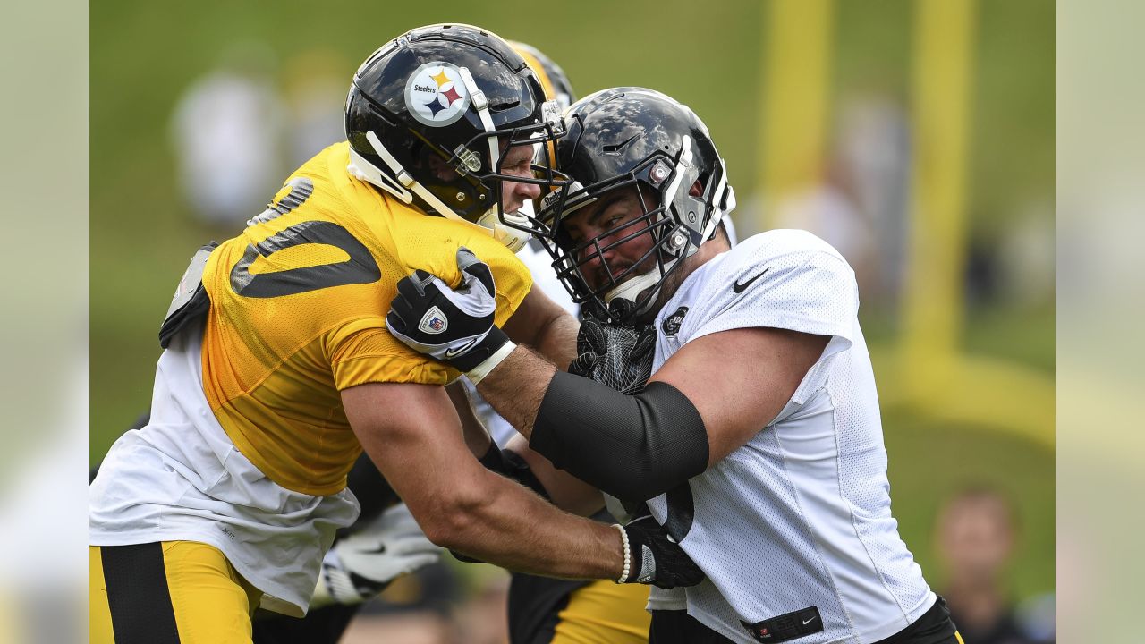 Pittsburgh Steelers wide receiver Martavis Bryant (10) is tackled by  Indianapolis Colts free safety T.J. Green (32) after making a catch in an  NFL preseason football game, Saturday, Aug. 26, 2017, in