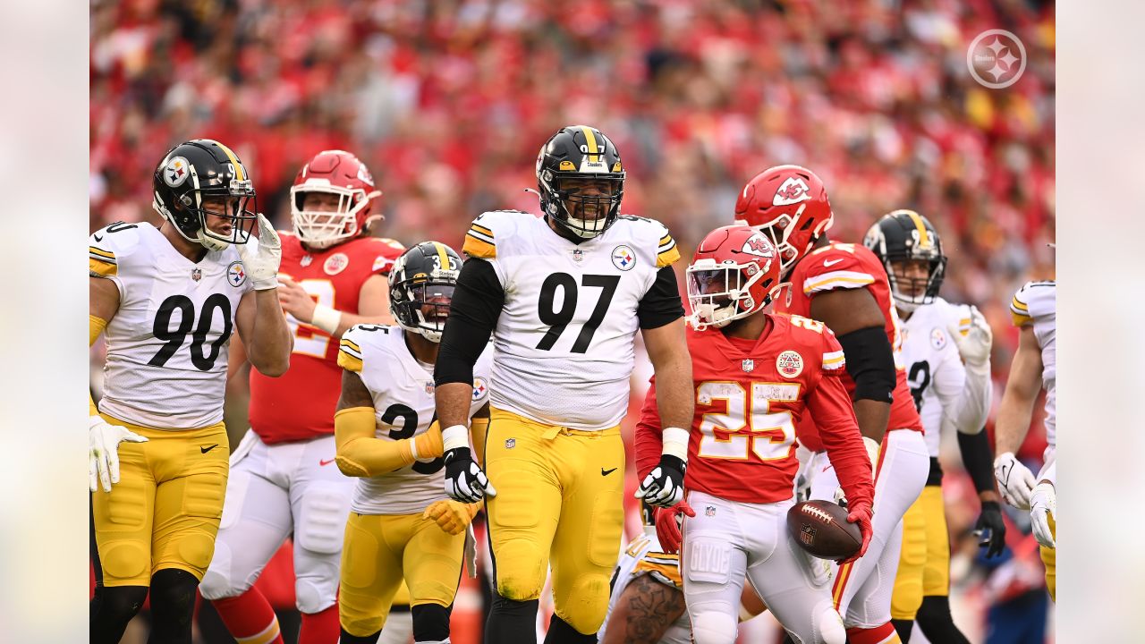 KANSAS CITY, MO - DECEMBER 26: Pittsburgh Steelers tight end Kevin Rader  (87) before an NFL game between the Pittsburgh Steelers and Kansas City  Chiefs on Dec 26, 2021 at GEHA Field