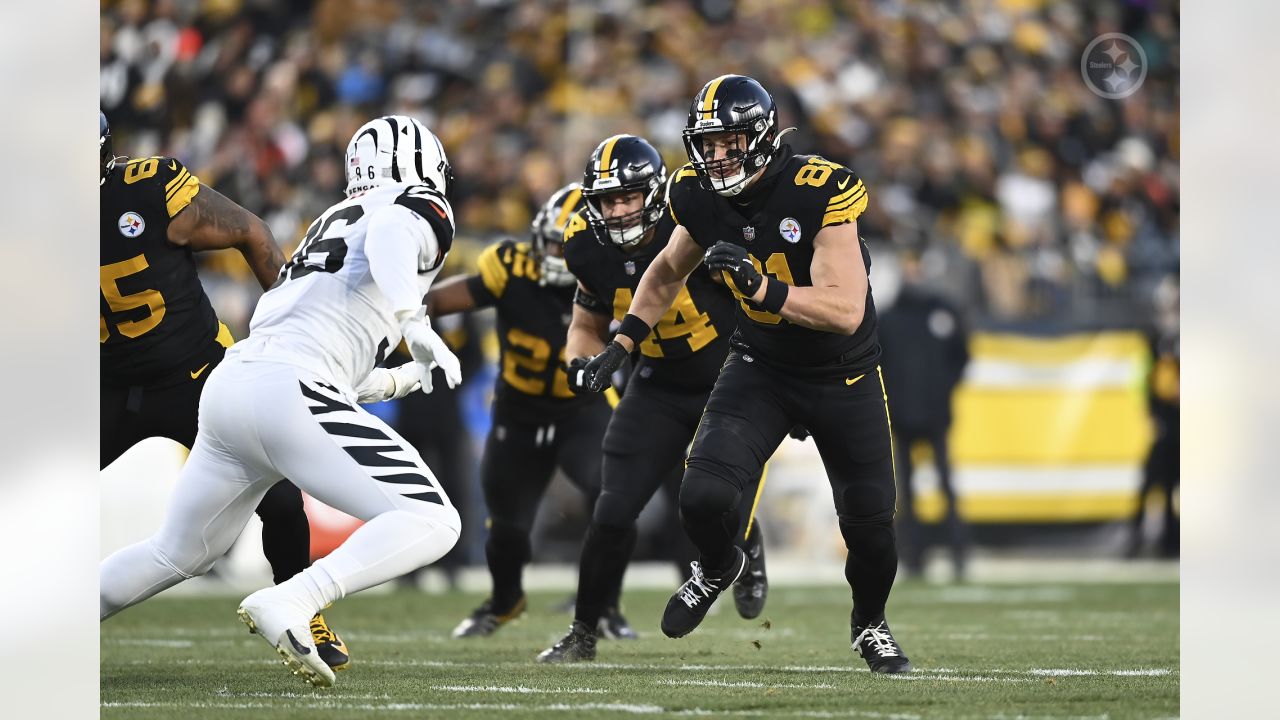 Bengals Rock Steelers With Depth Charge in 37-30 Win