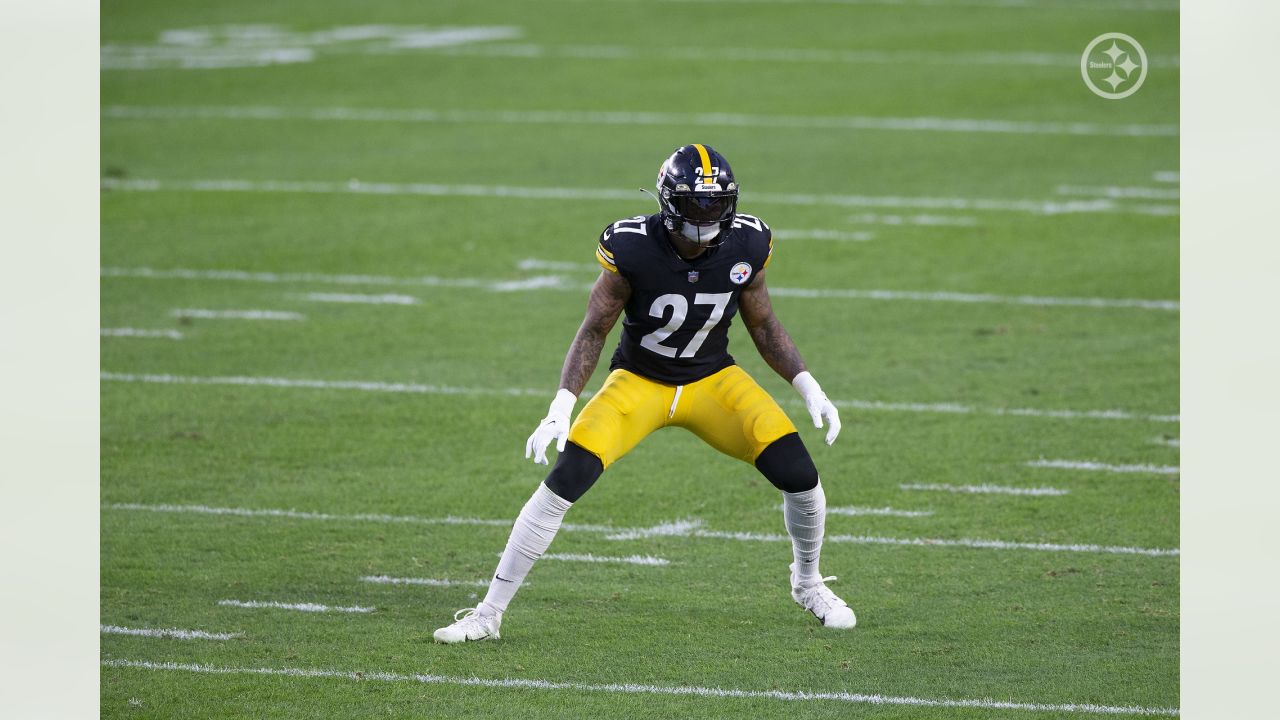 Steelers cut RB Samuels, P Berry to set roster at 53