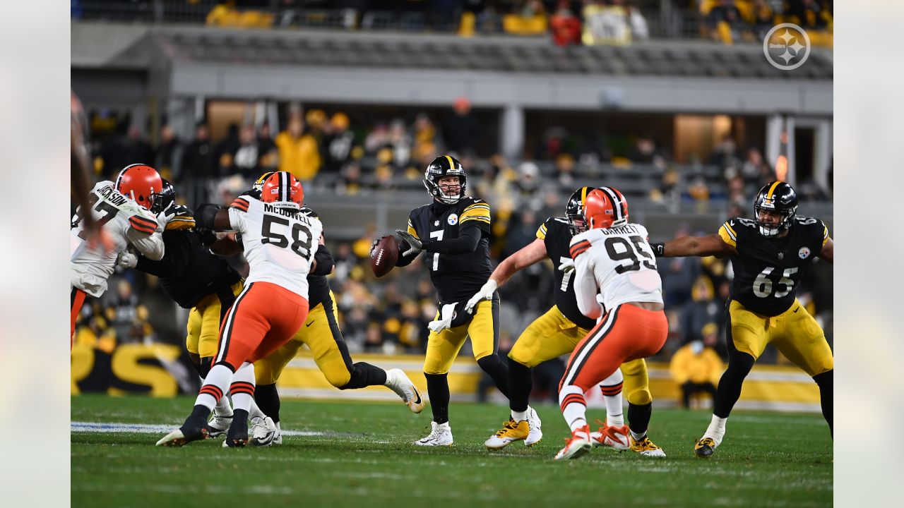 Ben Roethlisberger leads Steelers past Browns in emotional game at