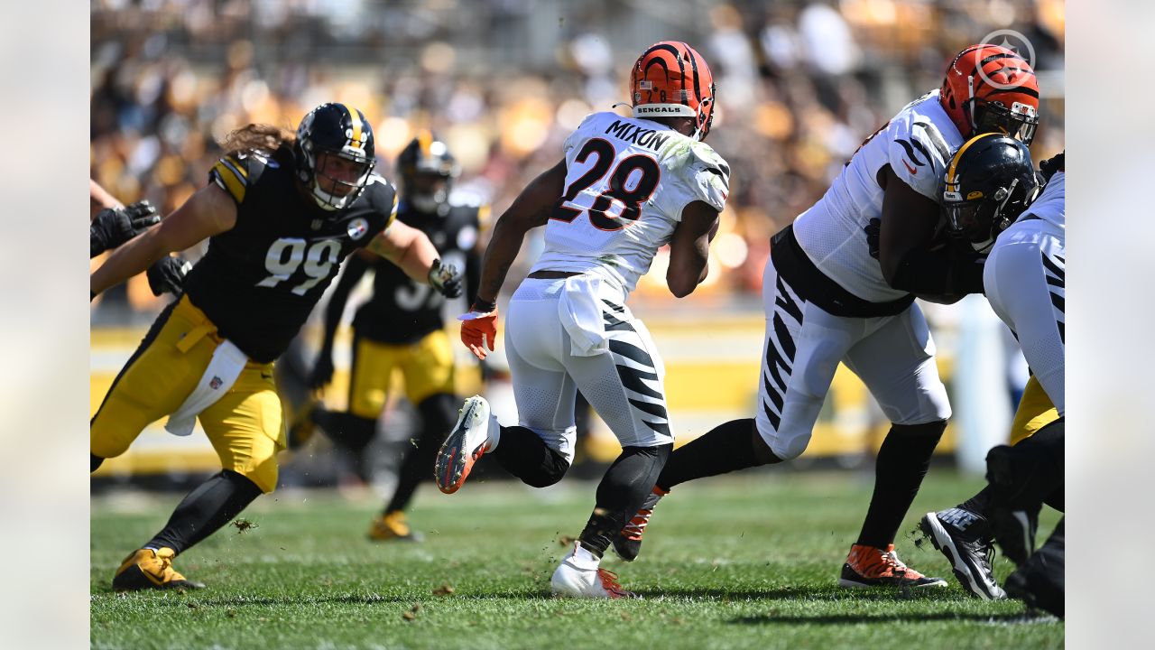 Pittsburgh Steelers quarterback Ben Roethlisberger (7) plays in an NFL  football game against the Cincinnati Bengals Sunday, Sept. 26, 2021, in  Pittsburgh. (AP Photo/Don Wright Stock Photo - Alamy