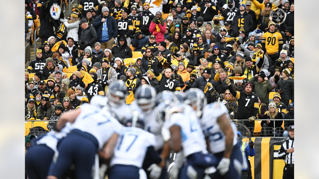 Tennessee Titans vs Pittsburgh Steelers - December 19, 2021