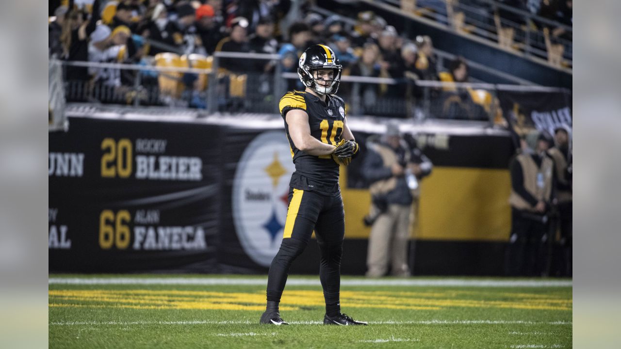 NFL on FOX - The Pittsburgh Steelers drop 52 points on the Carolina Panthers  (the most they've scored since 1984) and improve to 6-2-1.