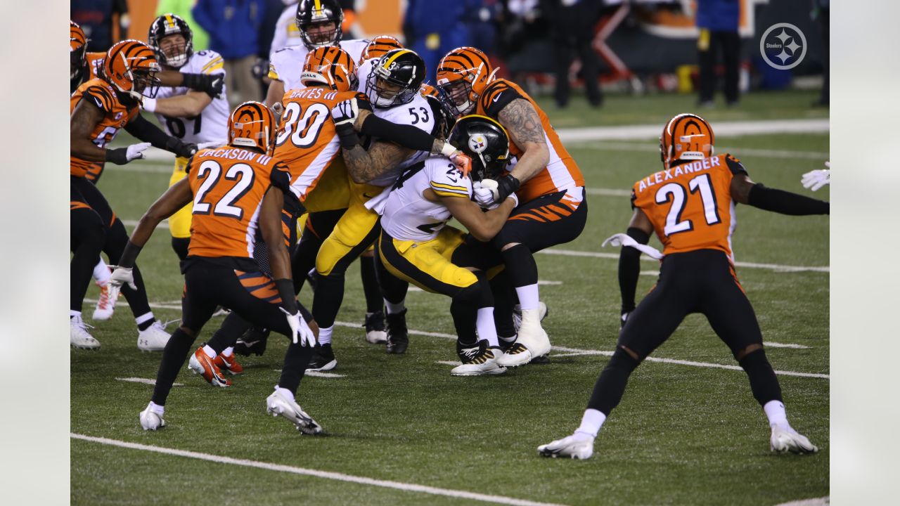 Cincinnati Bengals upset Pittsburgh Steelers 27-17 in prime-time game