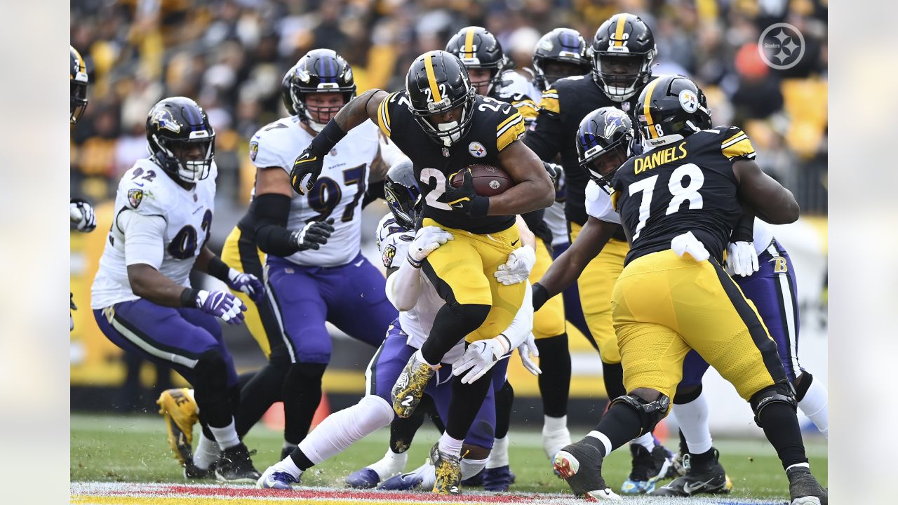 Ravens lean on run game, defense in 16-14 win over Steelers