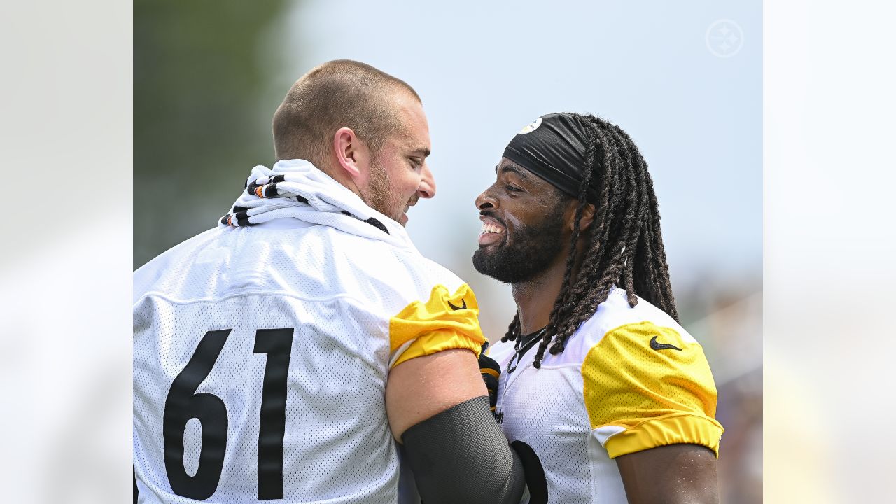 Pittsburgh Steelers running back James Conner (30) during practice at NFL  football training camp in Latrobe, Pa., Sunday, July 30, 2017 . (AP  Photo/Keith Srakocic Stock Photo - Alamy