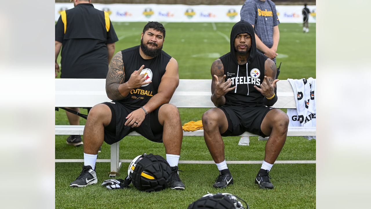 Pittsburgh Steelers center Mason Cole (61) participates in the NFL football  team's training camp workout in Latrobe, Pa., Tuesday, Aug. 1, 2023. (AP  Photo/Barry Reeger Stock Photo - Alamy