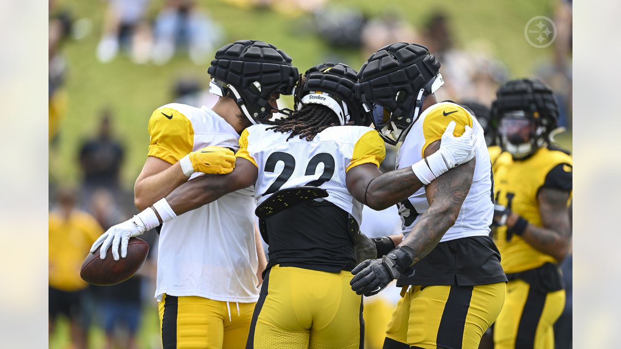 Pittsburgh Steelers quarterback Mason Rudolph (2) participates in the NFL  football team's training camp workout in Latrobe, Pa., Tuesday, Aug. 1,  2023. (AP Photo/Barry Reeger Stock Photo - Alamy