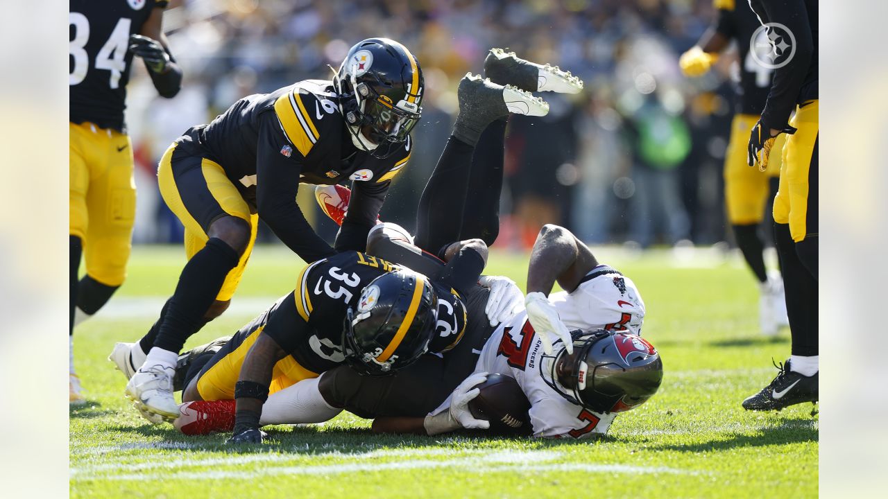 NFL: Buccaneers 18-20 Steelers : Pittsburgh dominates Tampa Bay with strong  defense and wins the game