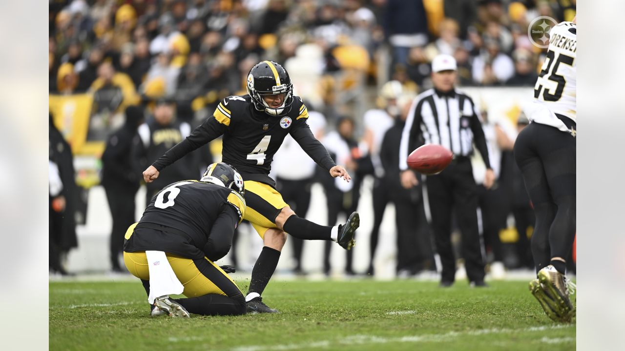 PITTSBURGH, PA - NOVEMBER 13: The Pittsburgh Steelers take the field during  the national football league game between the New Orleans Saints and the Pittsburgh  Steelers on November 13, 2022 at Acrisure