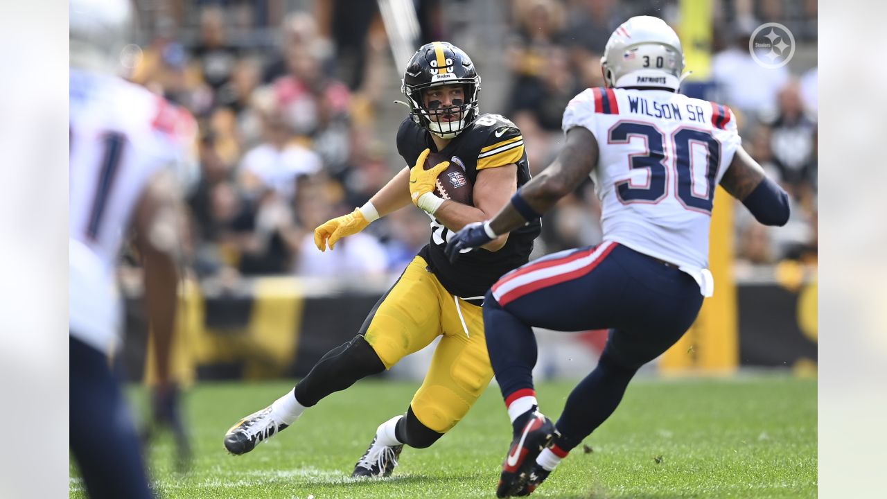 Pittsburgh Steelers safety Miles Killebrew (28) reacts after a special teams  play during an NFL football game, Sunday, Oct. 17, 2021 in Pittsburgh. (AP  Photo/Matt Durisko Stock Photo - Alamy