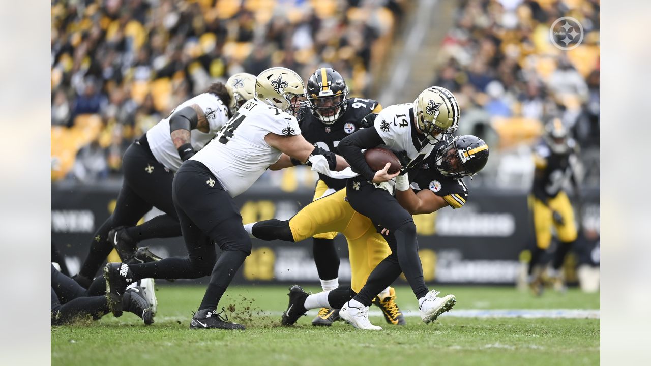 PITTSBURGH, PA - NOVEMBER 13: The Pittsburgh Steelers take the field during  the national football league game between the New Orleans Saints and the Pittsburgh  Steelers on November 13, 2022 at Acrisure