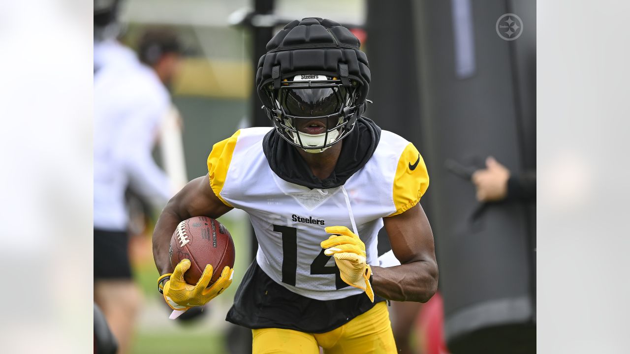 Latrobe, PA, USA. 30th July, 2023. George Pickens #14 during the Pittsburgh  Steelers training camp in Latrobe, PA. Jason Pohuski/CSM/Alamy Live News  Stock Photo - Alamy