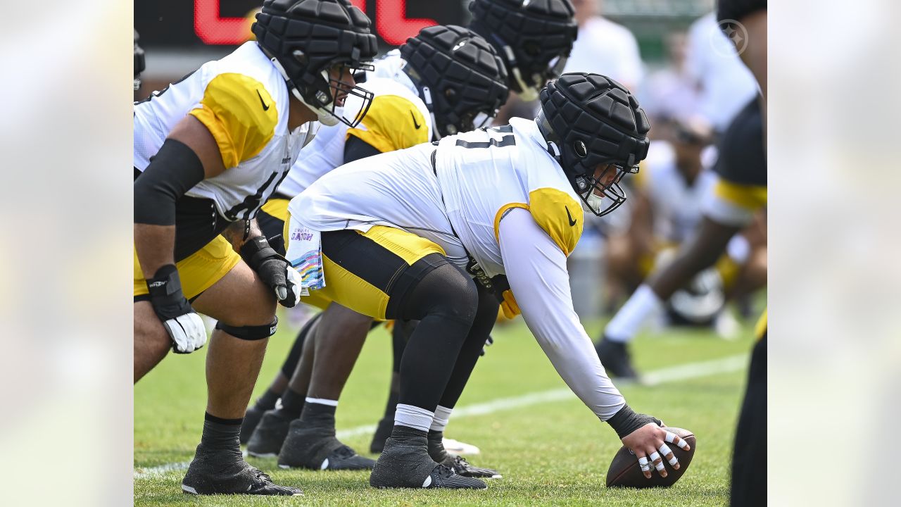 Pittsburgh Steelers center Mason Cole (61) participates in the NFL football  team's training camp workout in Latrobe, Pa., Tuesday, Aug. 1, 2023. (AP  Photo/Barry Reeger Stock Photo - Alamy