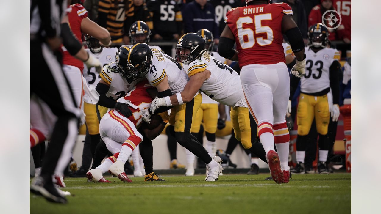 Pittsburgh Steelers defensive end Isaiahh Loudermilk (92) plays