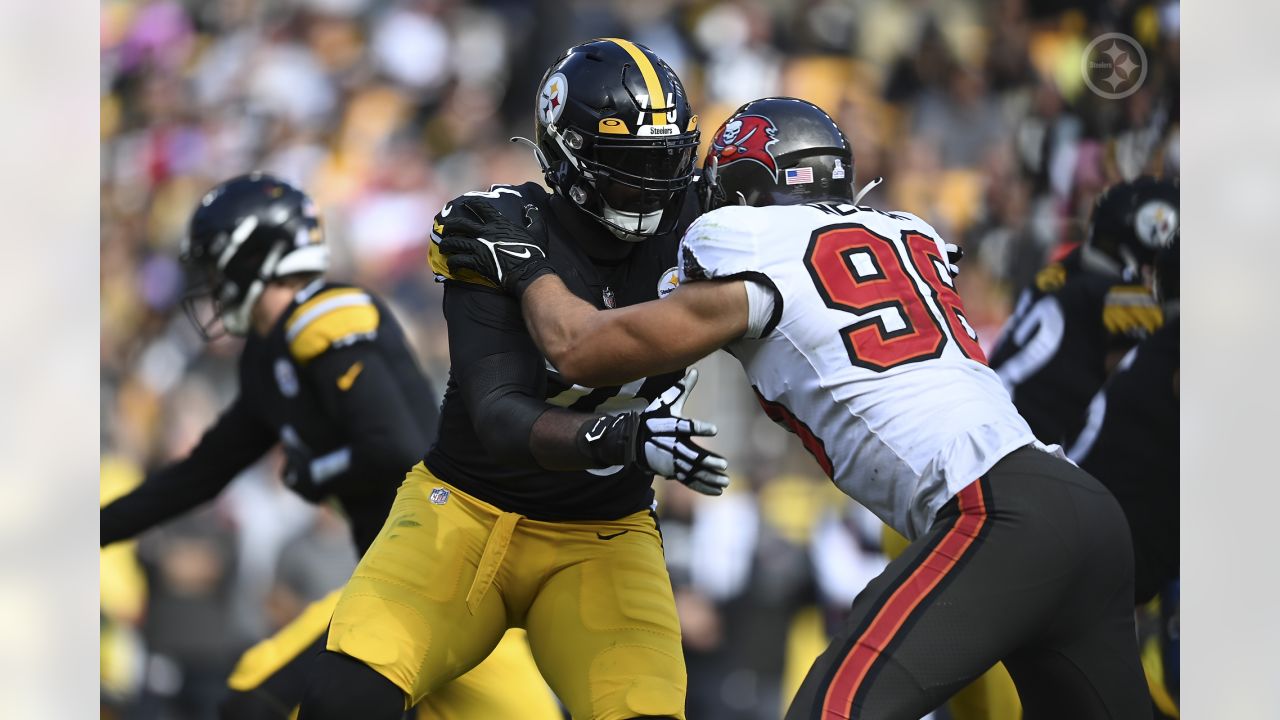 Steelers defeat the Buccaneers, 20-18