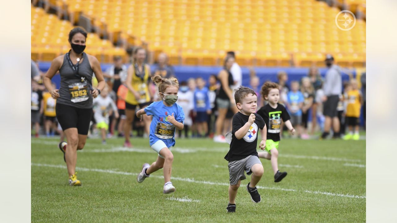 Runners Participate In Annual Steelers 5K Race & Fitness Walk 