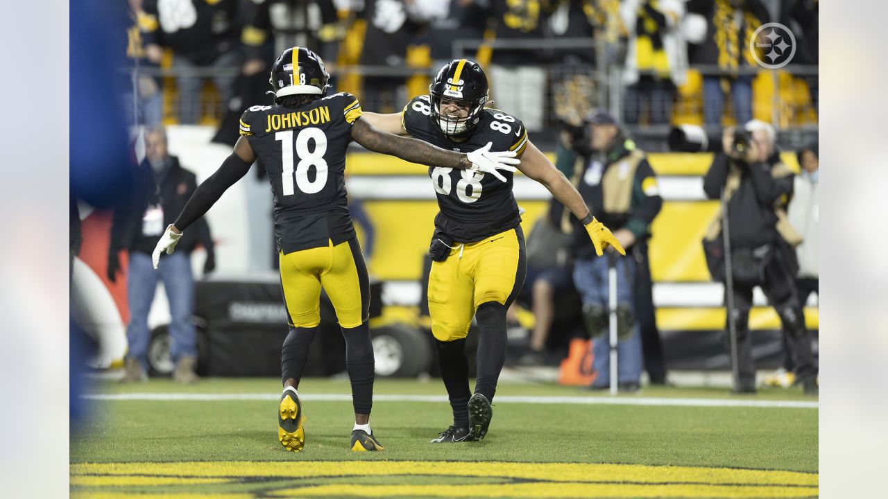 Pittsburgh Steelers vs. Baltimore Ravens. NFL Game. American Football  League match. Silhouette of professional player celebrate touch down.  Screen in background. Stock Photo