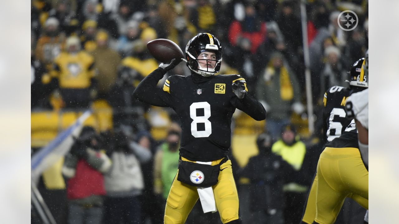 Las Vegas Raiders 10-13 Pittsburgh Steelers: Kenny Pickett throws